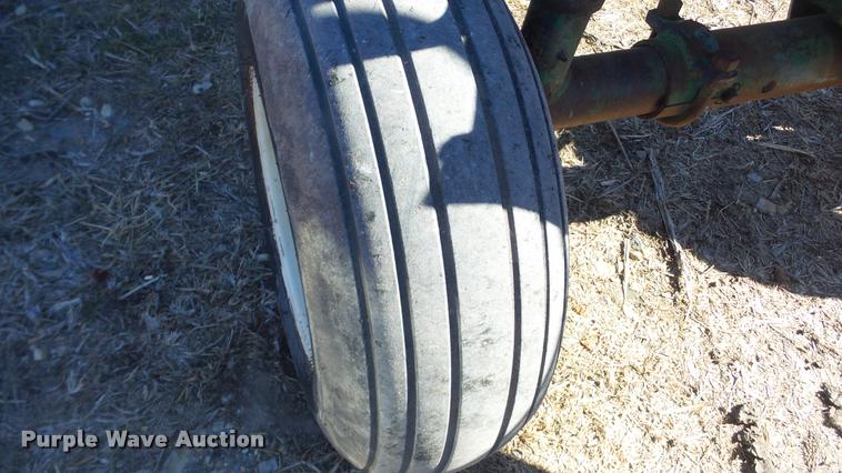 image for item AT9689 Oliver 1600 tractor