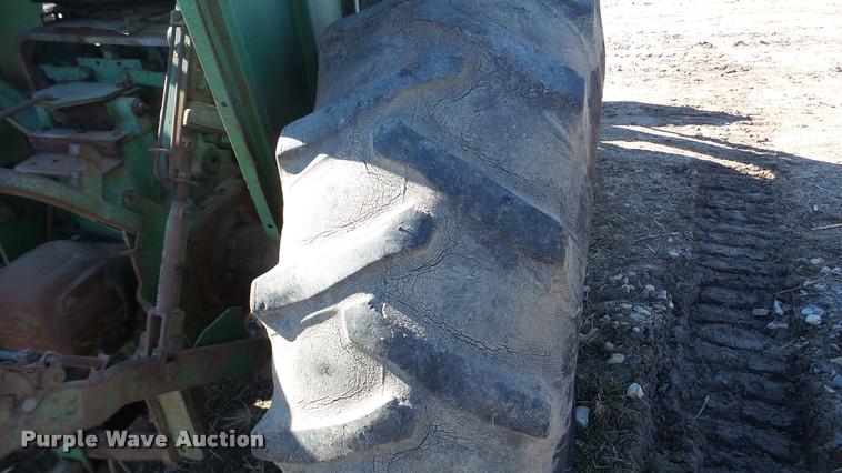 image for item AT9689 Oliver 1600 tractor