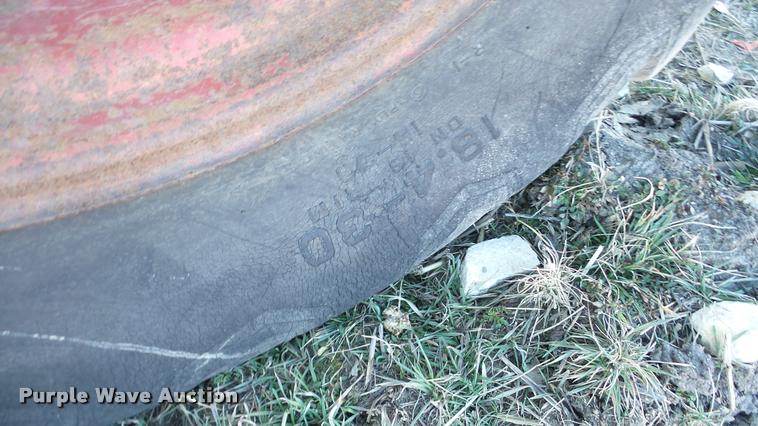 image for item AT9689 Oliver 1600 tractor