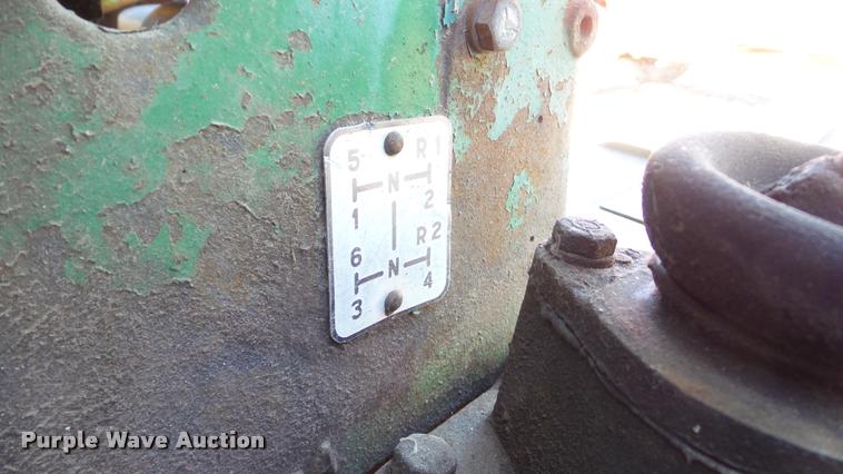 image for item AT9689 Oliver 1600 tractor