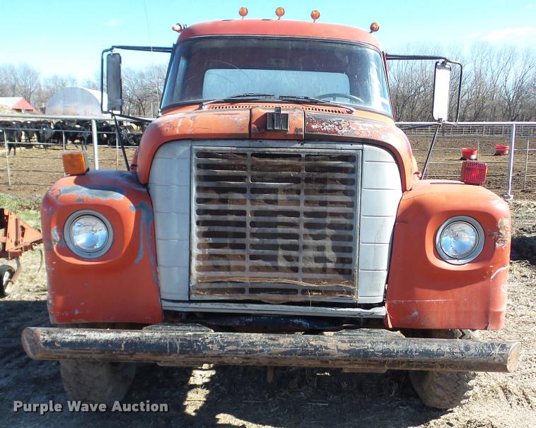 image for item AT9690 1973 International Loadstar 1600 truck cab and chassis