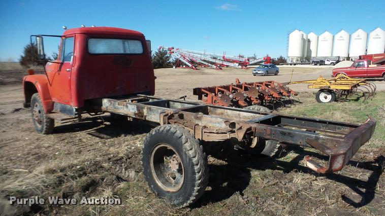 image for item AT9690 1973 International Loadstar 1600 truck cab and chassis