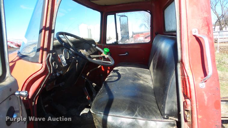 image for item AT9690 1973 International Loadstar 1600 truck cab and chassis