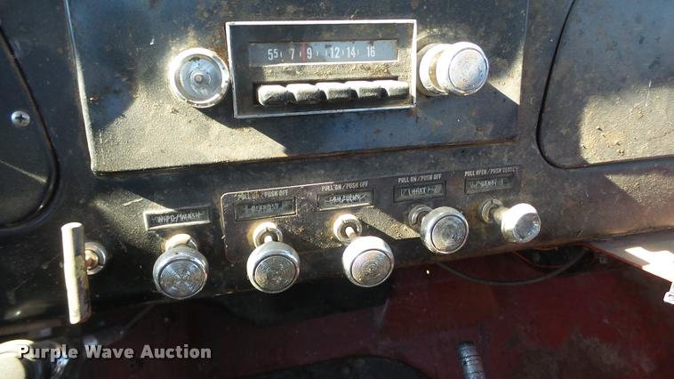 image for item AT9690 1973 International Loadstar 1600 truck cab and chassis