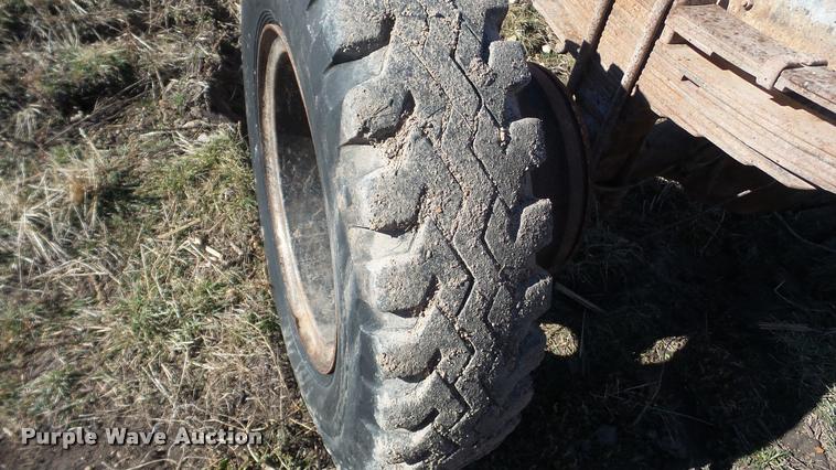 image for item AT9690 1973 International Loadstar 1600 truck cab and chassis