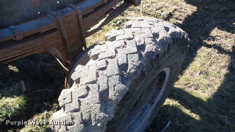 image for item AT9690 1973 International Loadstar 1600 truck cab and chassis