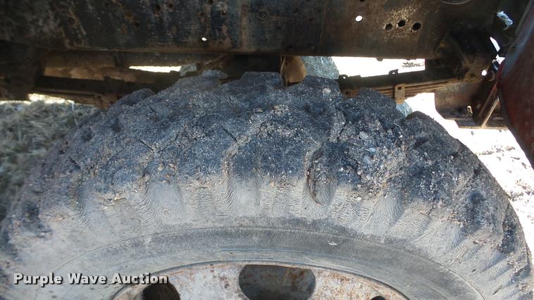 image for item AT9690 1973 International Loadstar 1600 truck cab and chassis