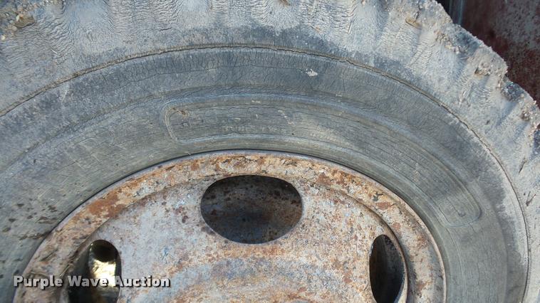 image for item AT9690 1973 International Loadstar 1600 truck cab and chassis