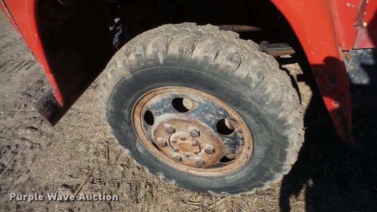 image for item AT9690 1973 International Loadstar 1600 truck cab and chassis