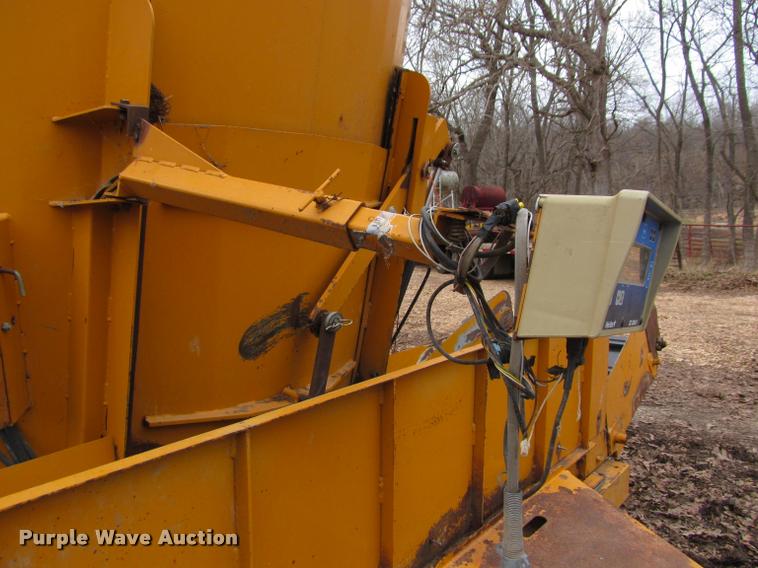 image for item BT9079 Kuhn Knight 5156 vertical mixer