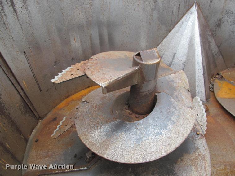 image for item BT9079 Kuhn Knight 5156 vertical mixer