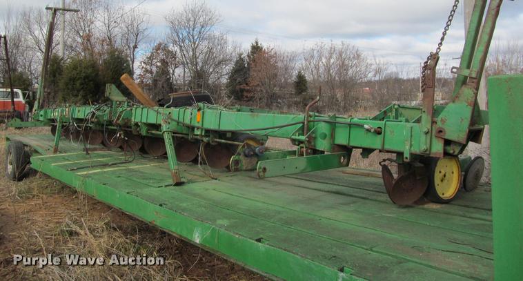 image for item BT9082 John Deere 7100 planter