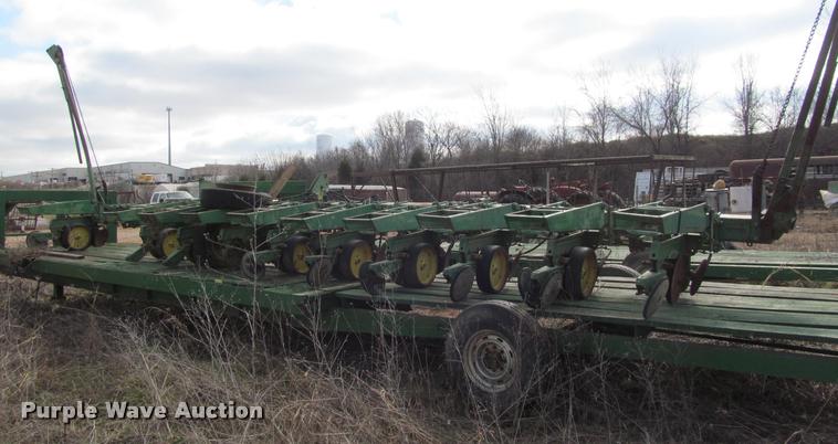 image for item BT9082 John Deere 7100 planter