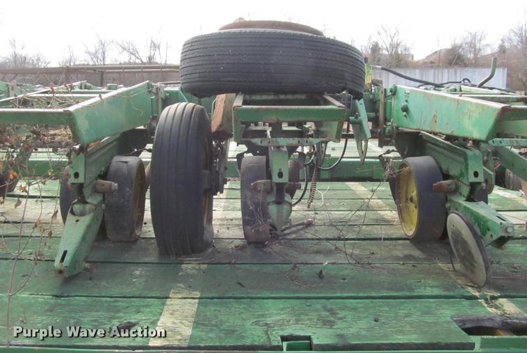 image for item BT9082 John Deere 7100 planter