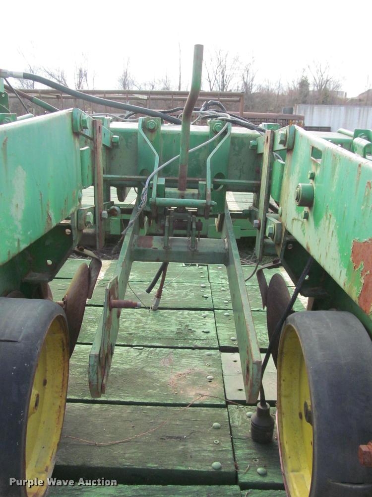 image for item BT9082 John Deere 7100 planter
