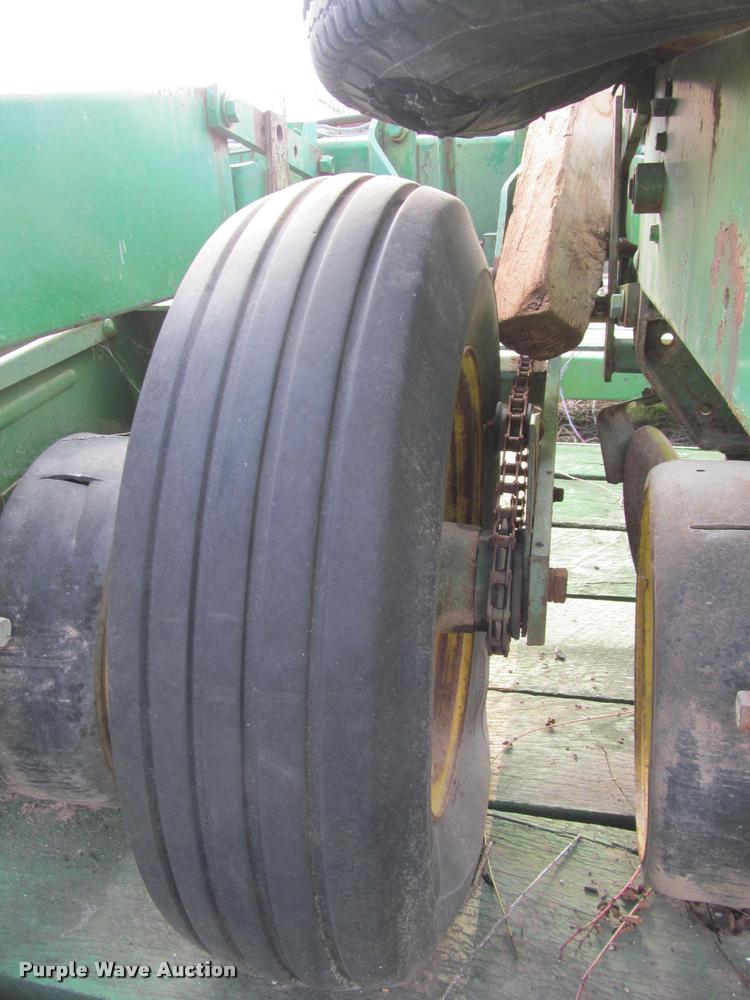 image for item BT9082 John Deere 7100 planter