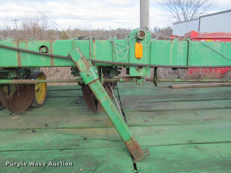image for item BT9082 John Deere 7100 planter