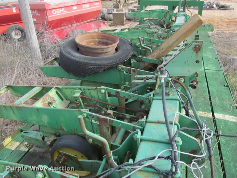 image for item BT9082 John Deere 7100 planter