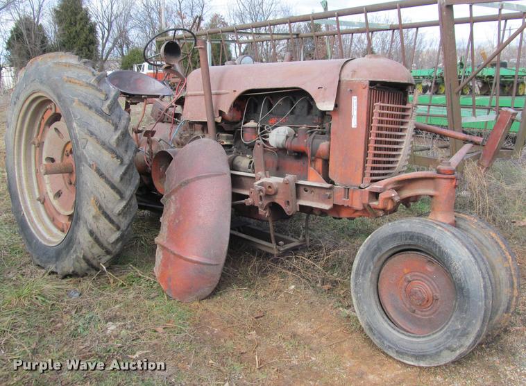 image for item BT9098 Case DC tractor