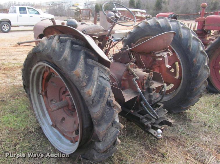 image for item BT9098 Case DC tractor