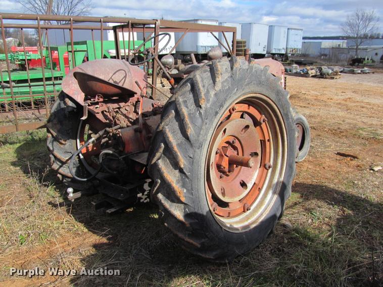 image for item BT9098 Case DC tractor