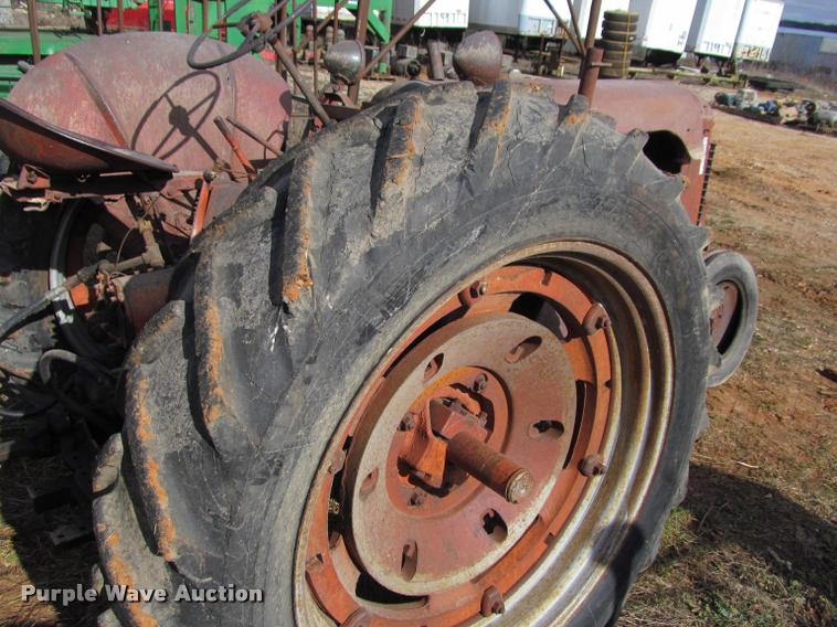 image for item BT9098 Case DC tractor