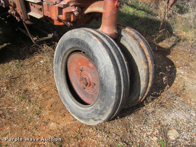 image for item BT9098 Case DC tractor