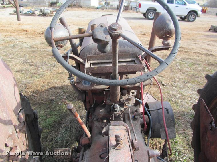 image for item BT9098 Case DC tractor