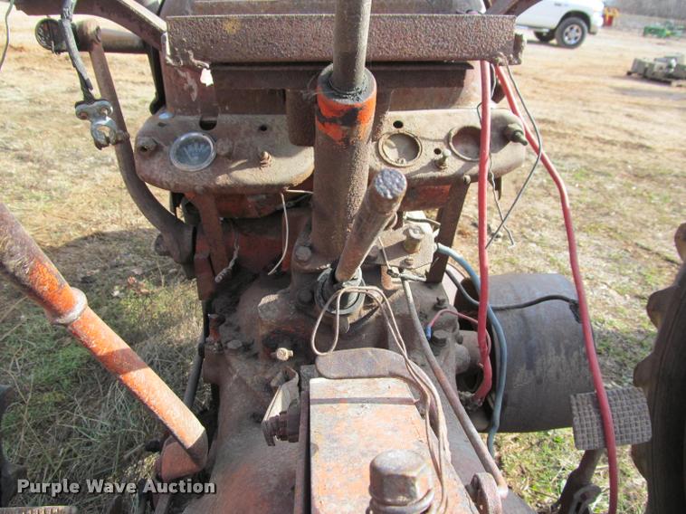 image for item BT9098 Case DC tractor