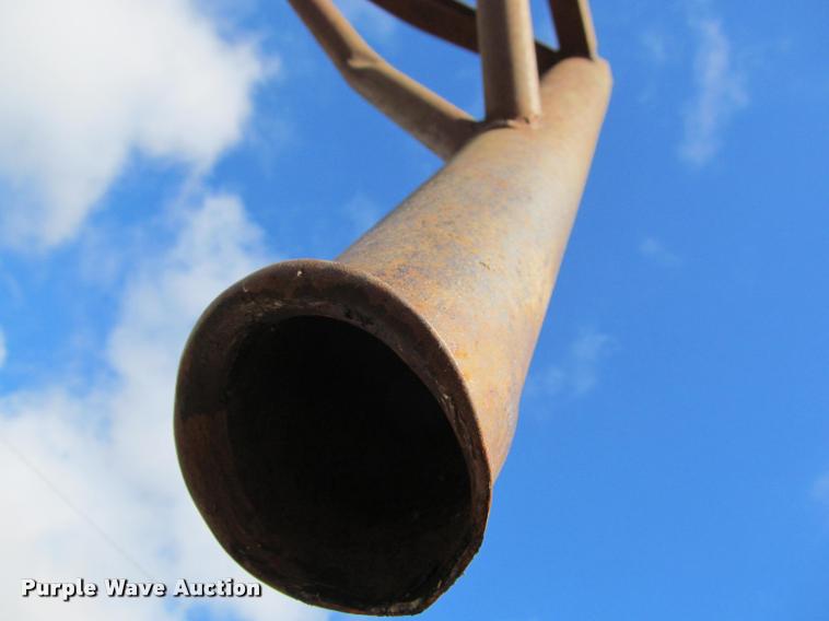 image for item BT9099 Feeder trailer