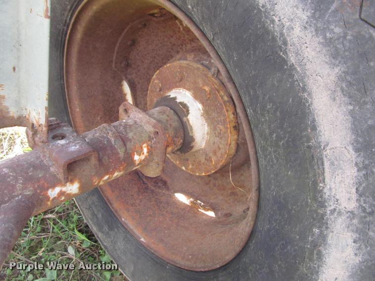 image for item BT9099 Feeder trailer