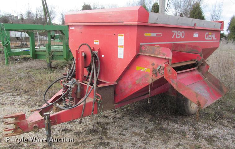 image for item BT9102 Gehl F7190 grain wagon