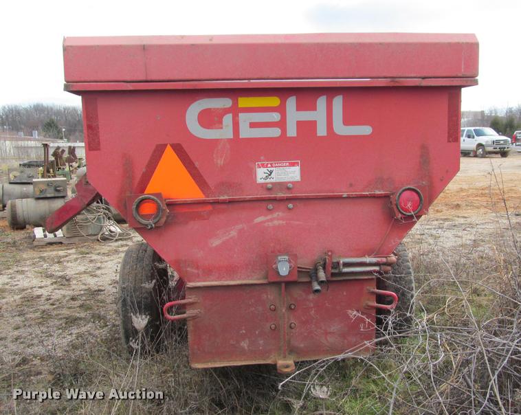 image for item BT9102 Gehl F7190 grain wagon