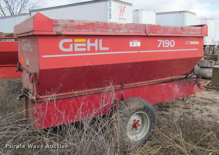 image for item BT9102 Gehl F7190 grain wagon