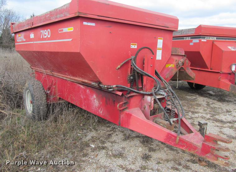 image for item BT9102 Gehl F7190 grain wagon