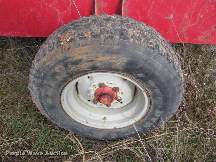 image for item BT9102 Gehl F7190 grain wagon