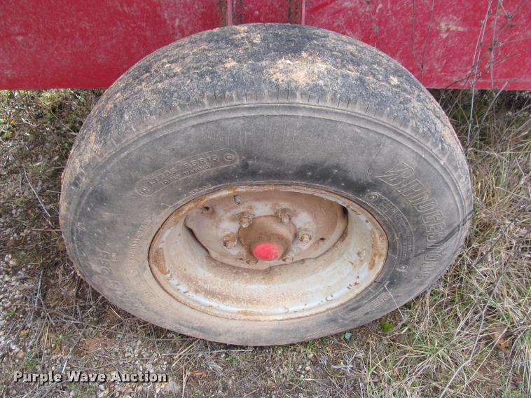 image for item BT9102 Gehl F7190 grain wagon