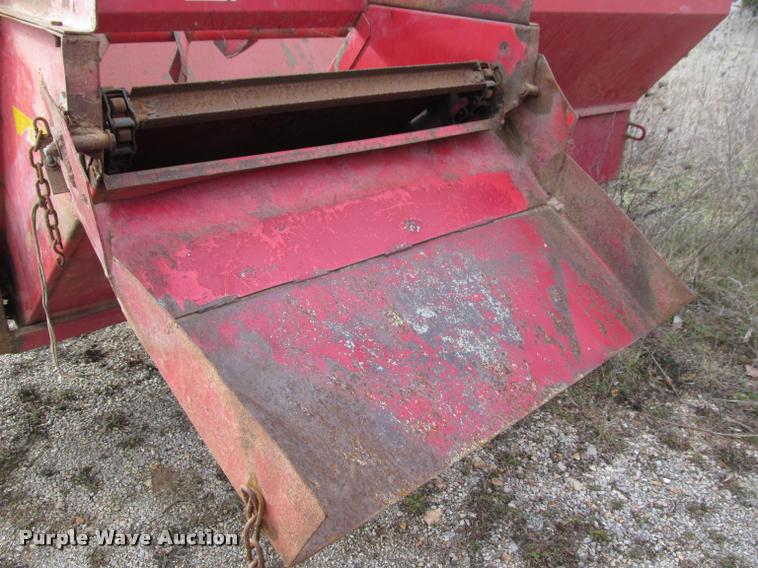 image for item BT9102 Gehl F7190 grain wagon