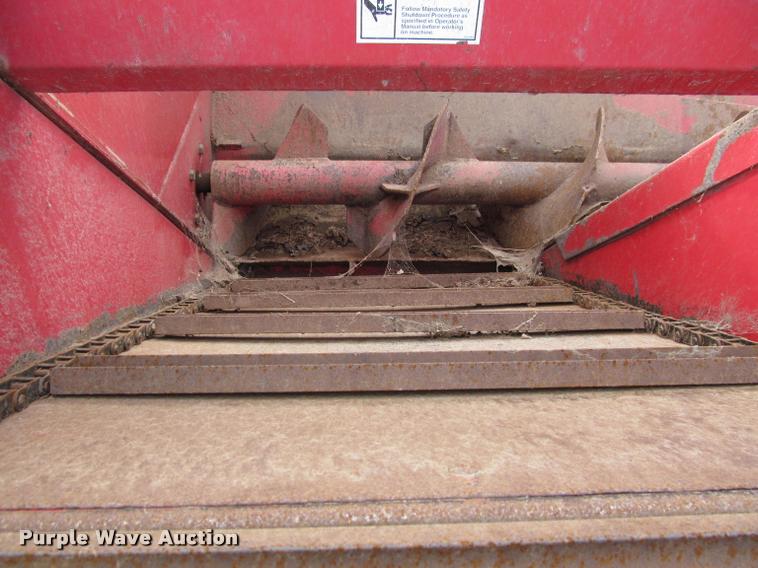 image for item BT9102 Gehl F7190 grain wagon