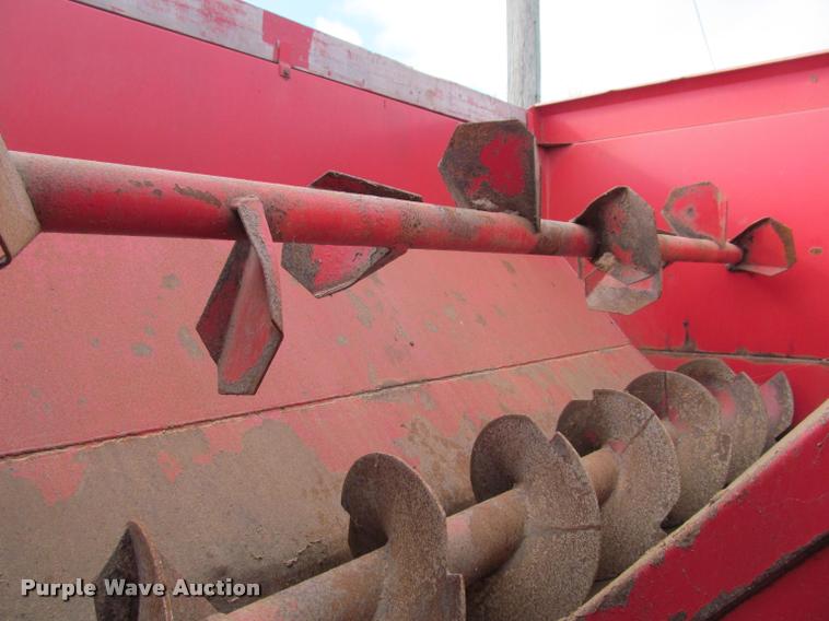 image for item BT9102 Gehl F7190 grain wagon