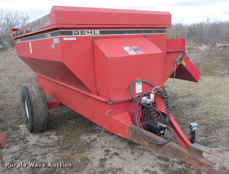image for item BT9103 Gehl F7190 feed wagon