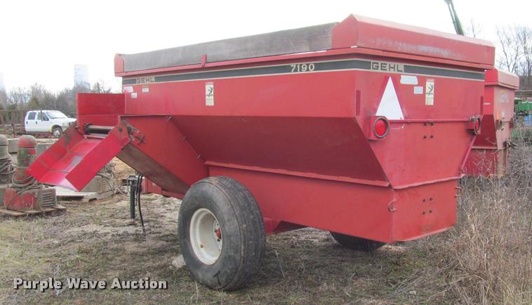 image for item BT9103 Gehl F7190 feed wagon