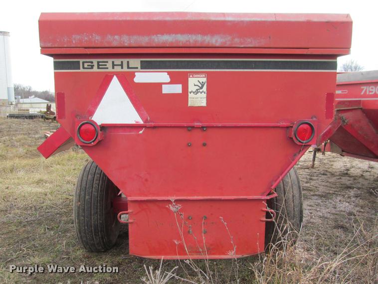 image for item BT9103 Gehl F7190 feed wagon