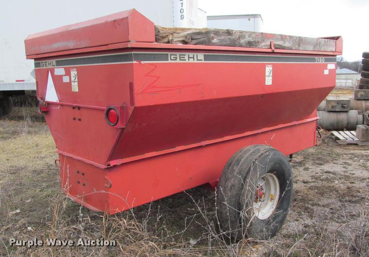 image for item BT9103 Gehl F7190 feed wagon