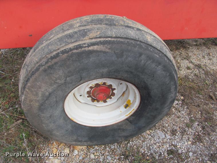 image for item BT9103 Gehl F7190 feed wagon