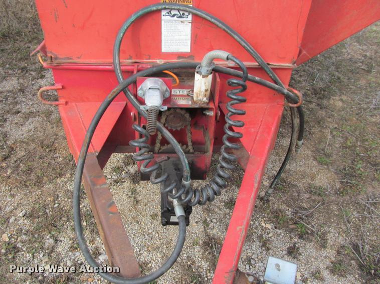 image for item BT9103 Gehl F7190 feed wagon