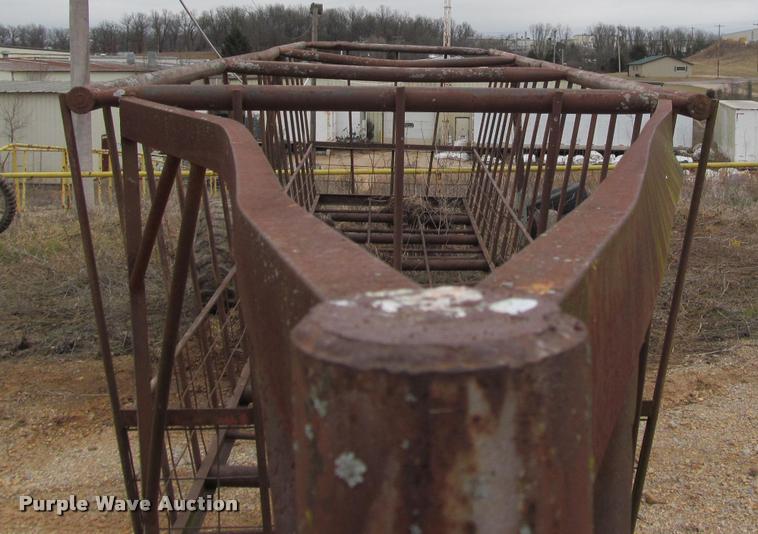 image for item BT9113 Feeder trailer