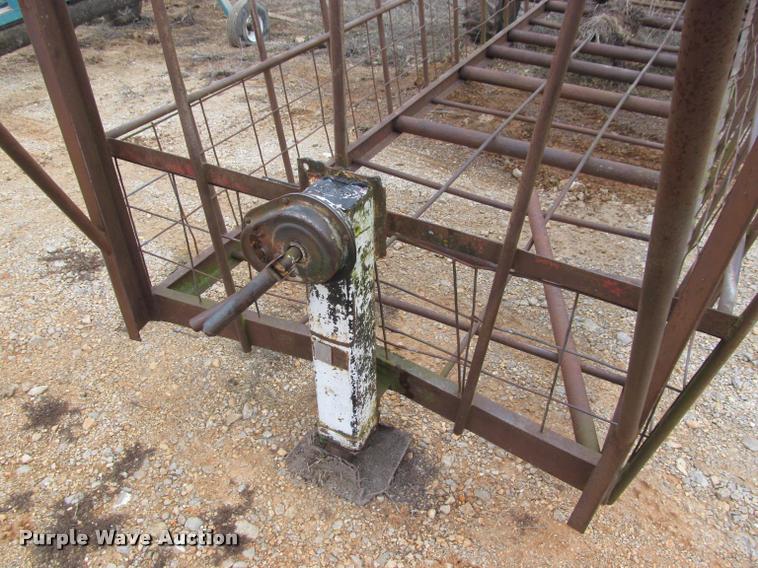 image for item BT9113 Feeder trailer