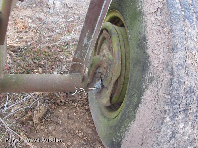 image for item BT9114 Feeder trailer