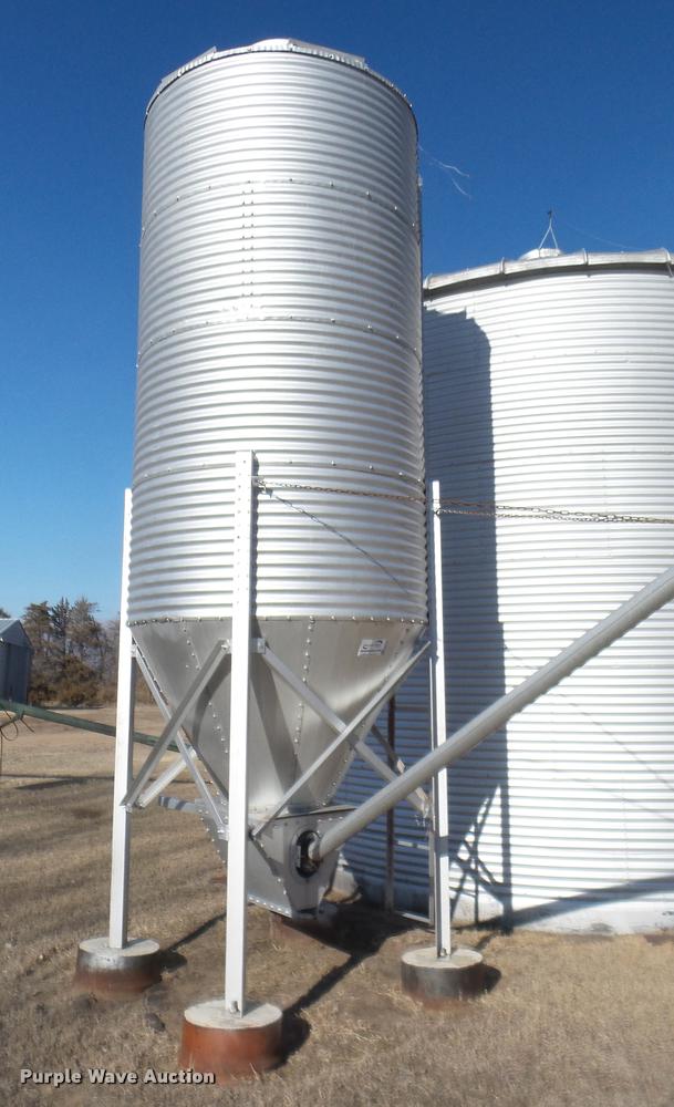 Galvanized steel bottom hopper bin in Sylvia, KS Item DA0264 sold